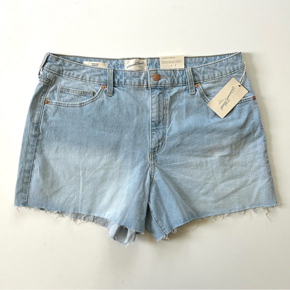 Universal Thread Light Wash Raw Hem Cotton Stretch Vintage Denim Midi Shorts - Picture 3 of 7